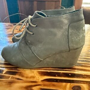 Toms Women's Gray Lace-Up Wedges